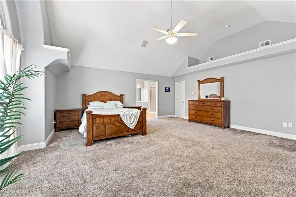Photo 11 of 39 - 1208 NW Cedar Lane, Grain Valley, MO 64029