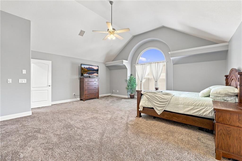 Photo 12 of 39 - 1208 NW Cedar Lane, Grain Valley, MO 64029