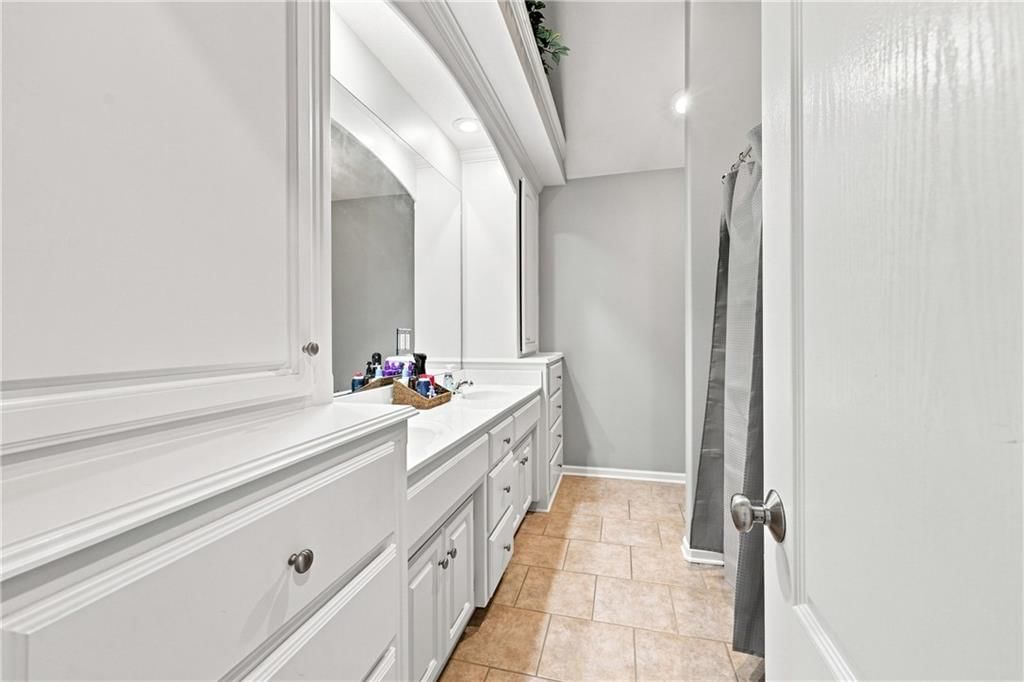 Photo 15 of 39 - 1208 NW Cedar Lane, Grain Valley, MO 64029