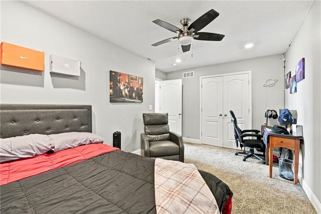Photo 17 of 39 - 1208 NW Cedar Lane, Grain Valley, MO 64029