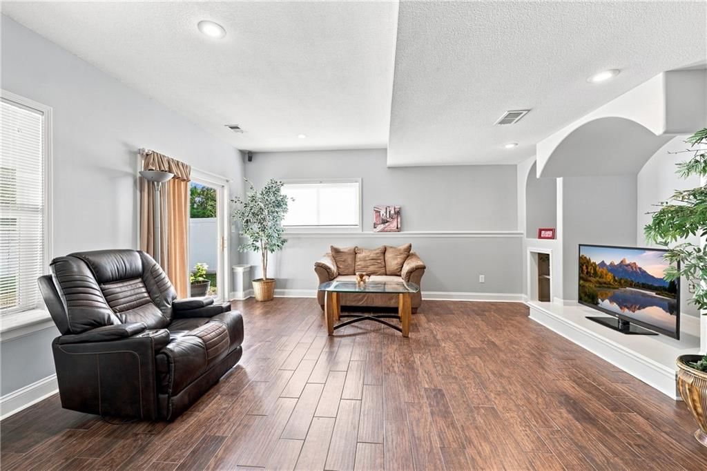 Photo 21 of 39 - 1208 NW Cedar Lane, Grain Valley, MO 64029