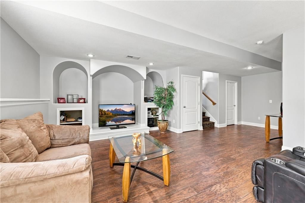 Photo 22 of 39 - 1208 NW Cedar Lane, Grain Valley, MO 64029