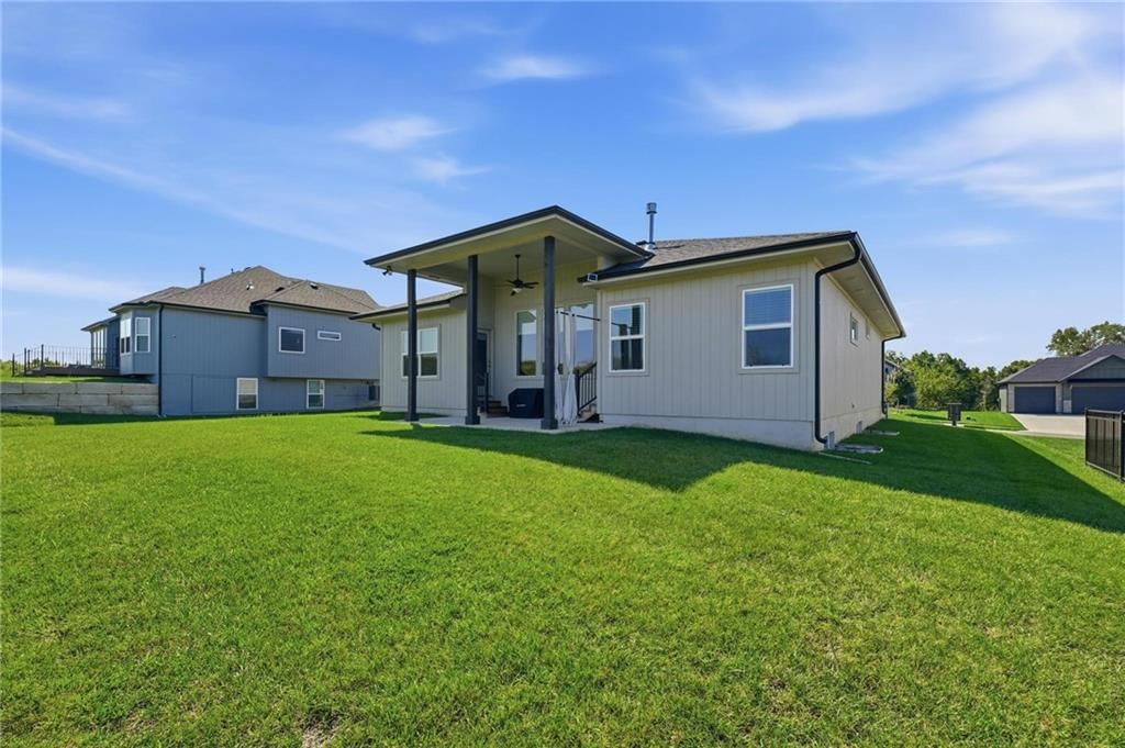 Photo 5 of 60 - 1604 SW 27th Street, Lee's Summit, MO 64082