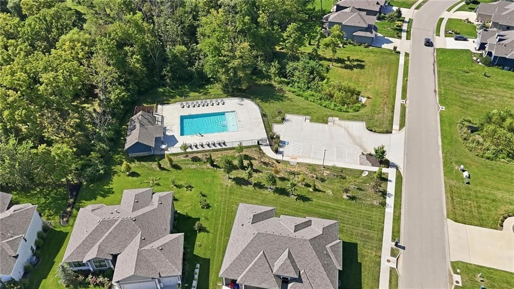 Photo 9 of 60 - 1604 SW 27th Street, Lee's Summit, MO 64082