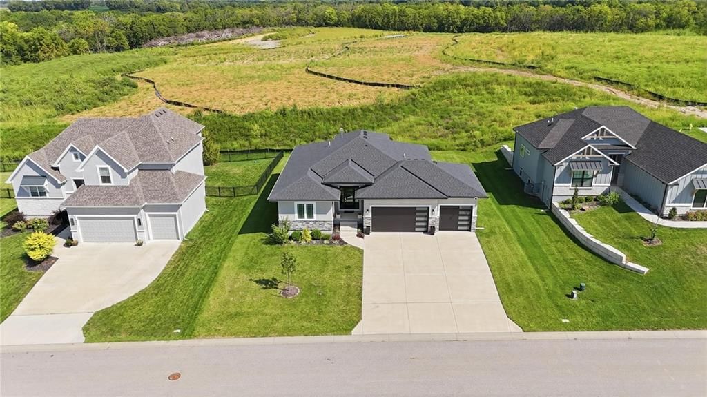 Photo 10 of 60 - 1604 SW 27th Street, Lee's Summit, MO 64082