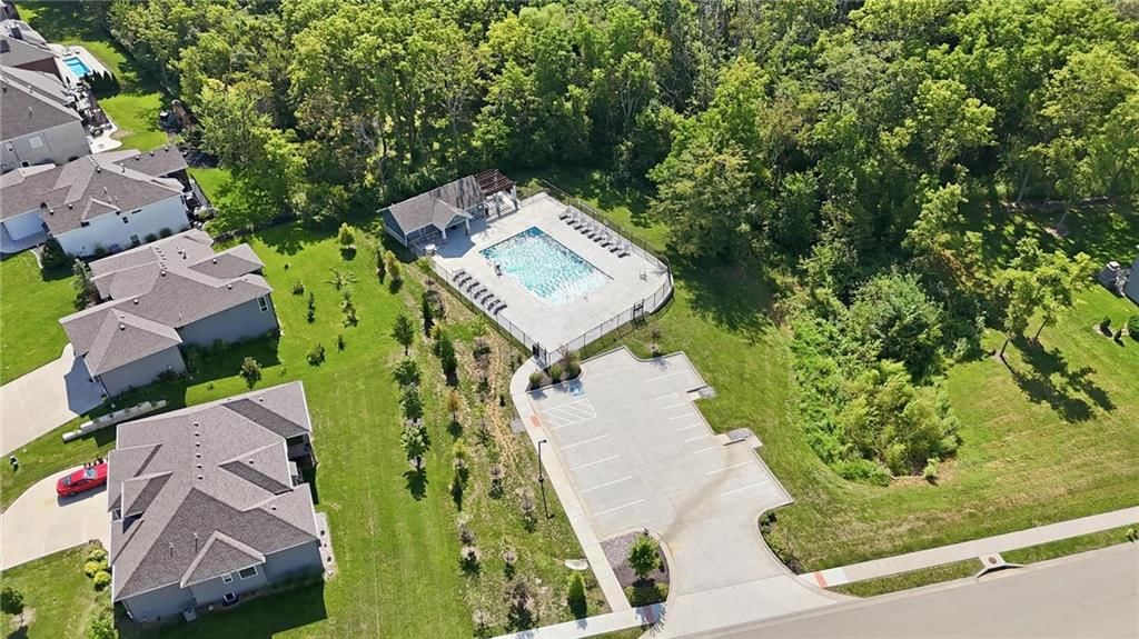 Photo 12 of 60 - 1604 SW 27th Street, Lee's Summit, MO 64082