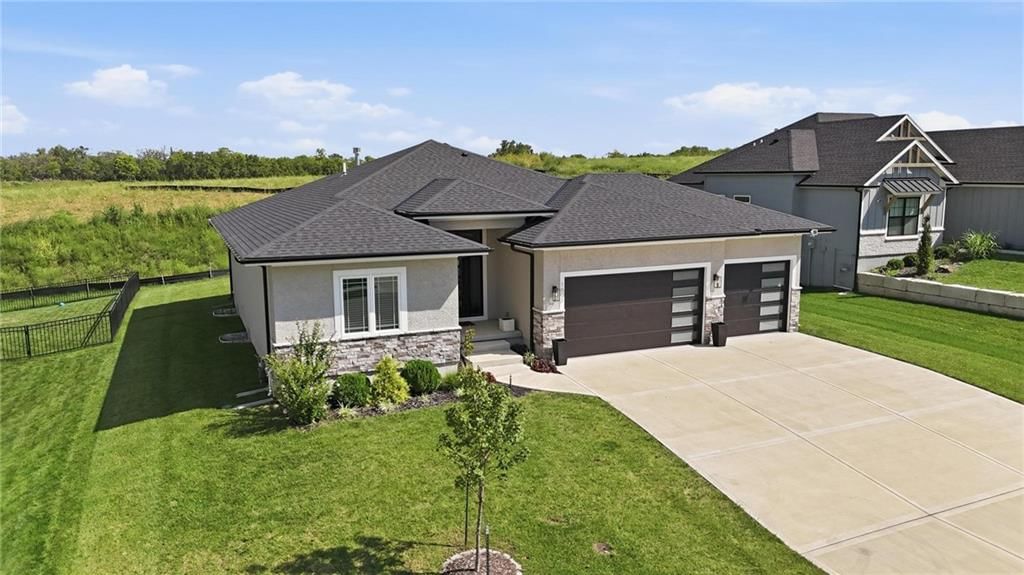 Photo 15 of 60 - 1604 SW 27th Street, Lee's Summit, MO 64082