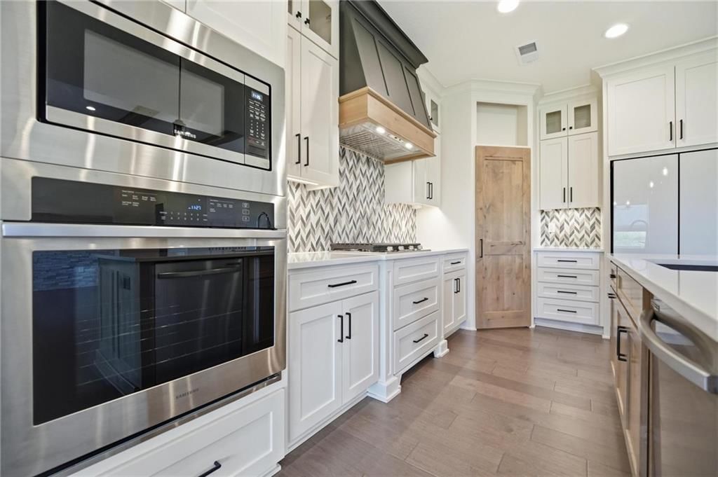 Photo 29 of 60 - 1604 SW 27th Street, Lee's Summit, MO 64082