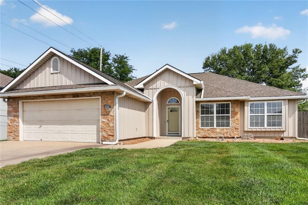 1116 Granada Drive, Raymore, MO