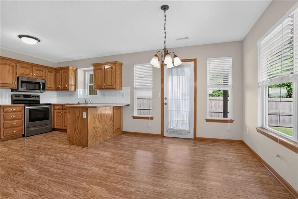 Photo 5 of 21 - 1116 Granada Drive, Raymore, MO 64083