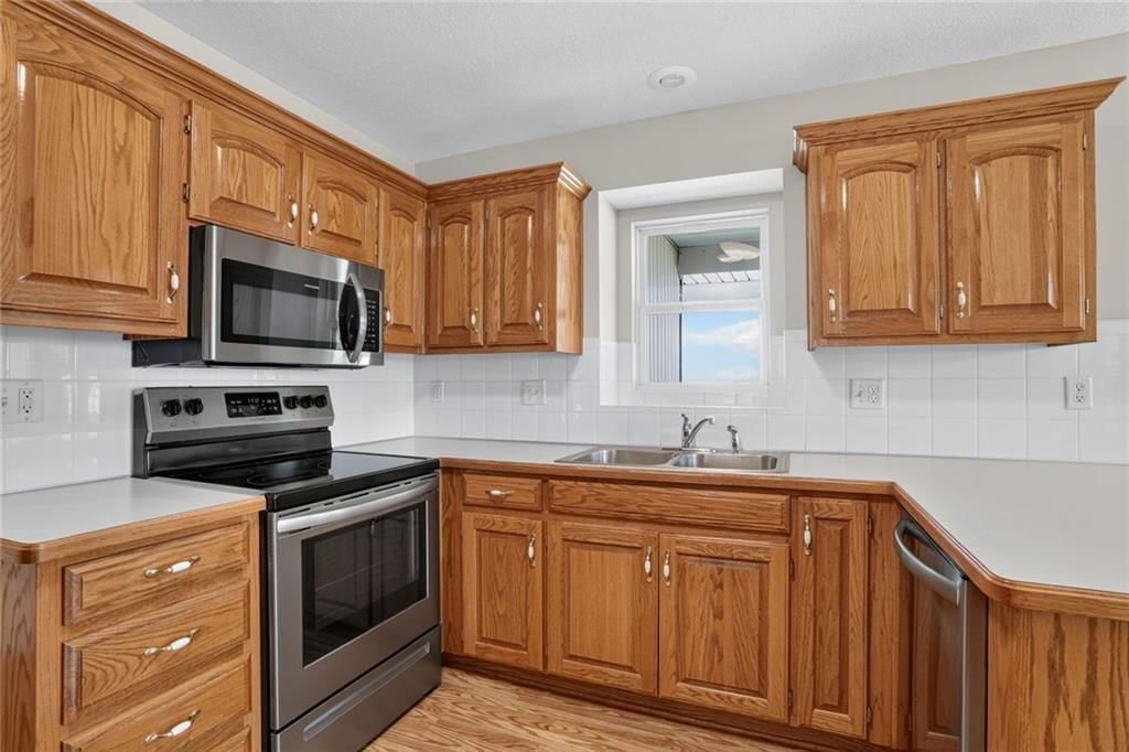 Photo 7 of 21 - 1116 Granada Drive, Raymore, MO 64083