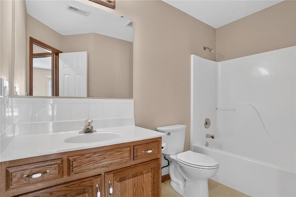 Photo 13 of 21 - 1116 Granada Drive, Raymore, MO 64083