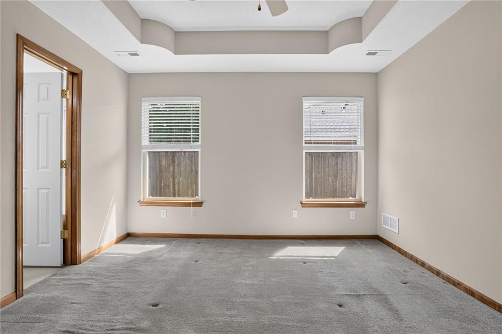 Photo 15 of 21 - 1116 Granada Drive, Raymore, MO 64083