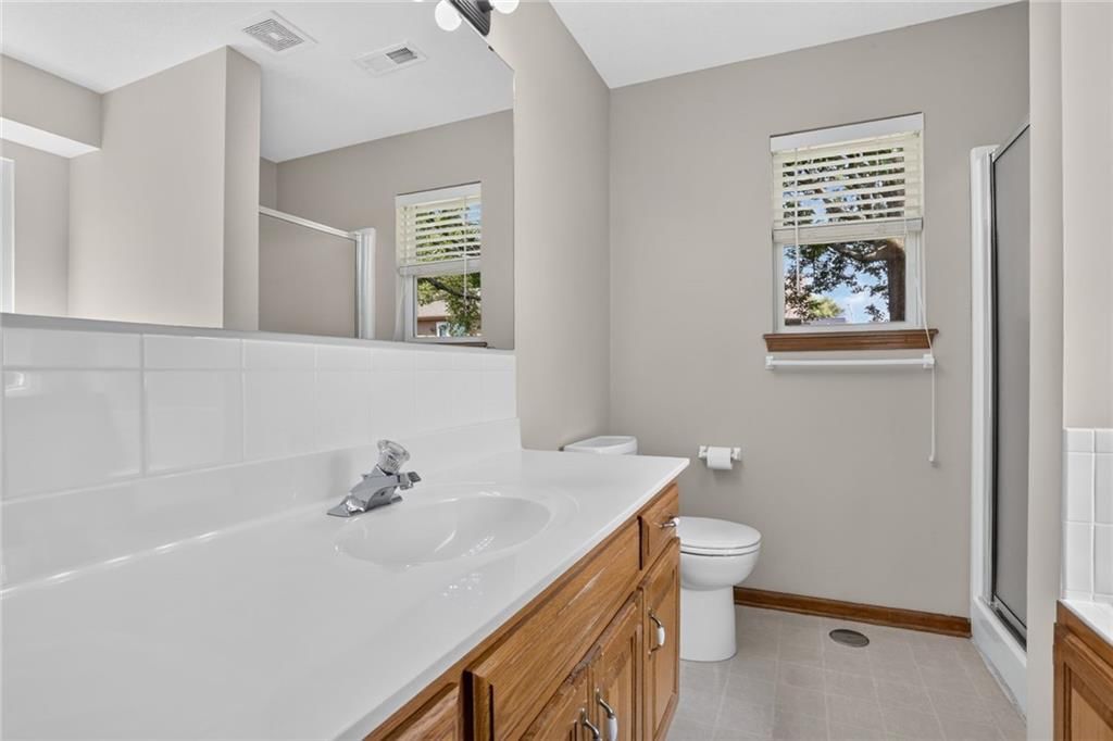 Photo 16 of 21 - 1116 Granada Drive, Raymore, MO 64083