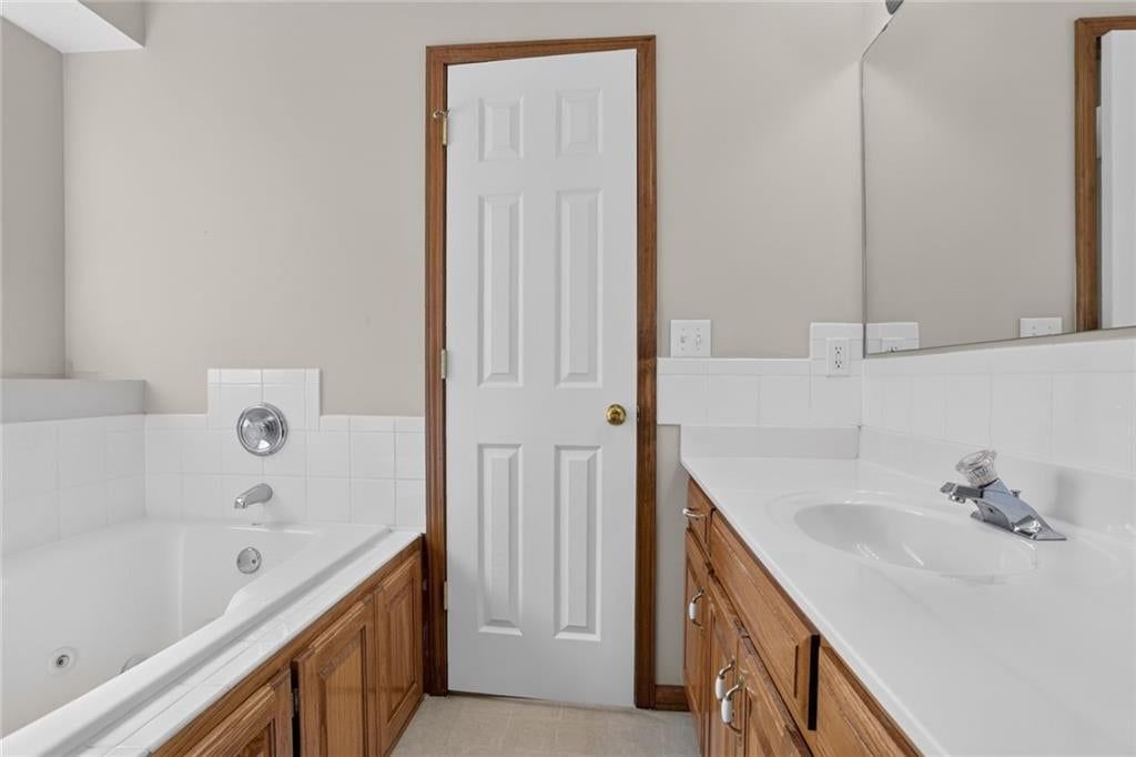 Photo 17 of 21, 1116 Granada Drive, Raymore, MO 64083
