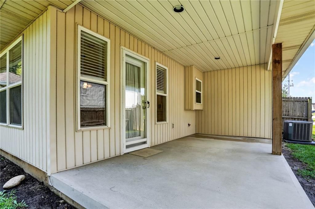 Photo 19 of 21 - 1116 Granada Drive, Raymore, MO 64083