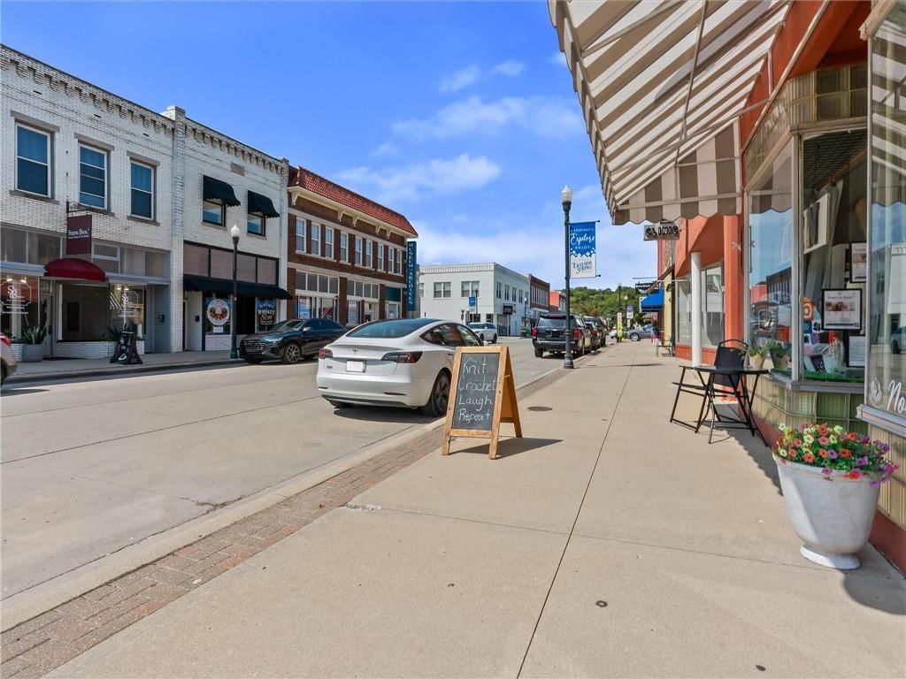 110-114 E Broadway Avenue — photo 8