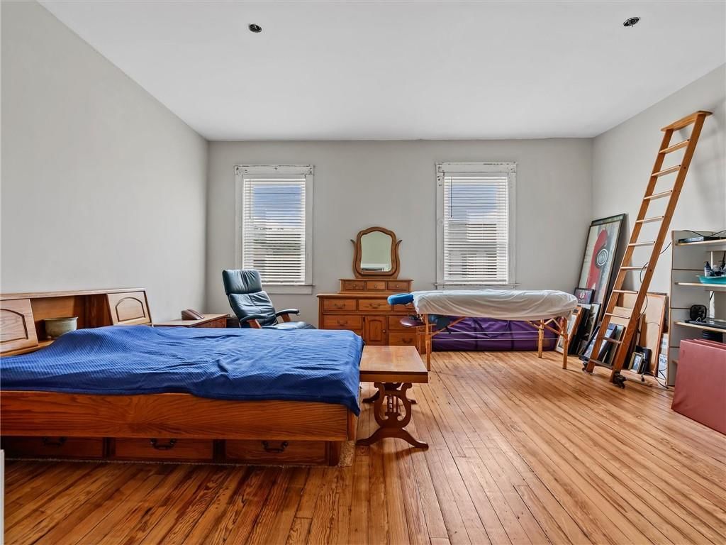 110-114 E Broadway Avenue — photo 17