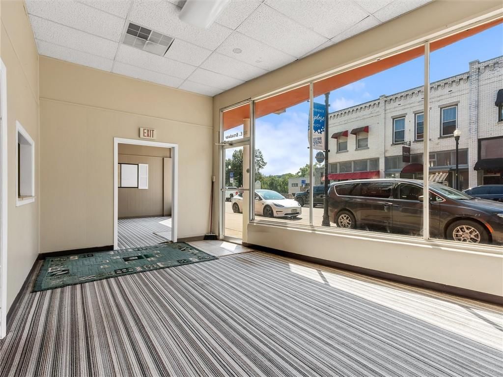 110-114 E Broadway Avenue — photo 42