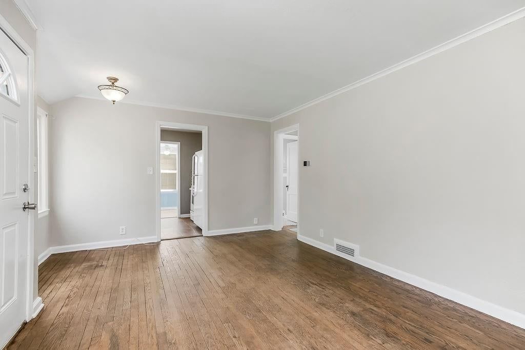 4452 N Chestnut Avenue — photo 5