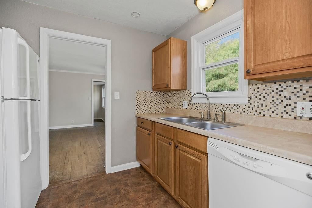 4452 N Chestnut Avenue — photo 6