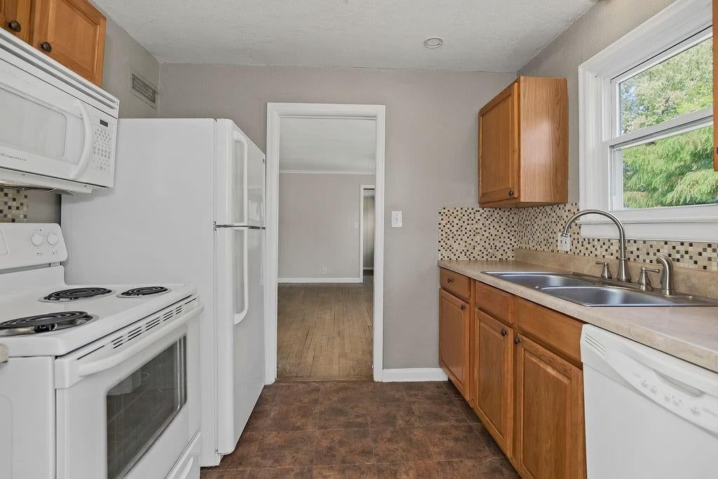 4452 N Chestnut Avenue — photo 7