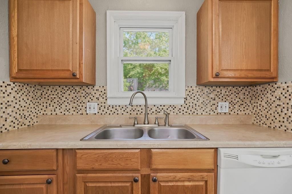 4452 N Chestnut Avenue — photo 8