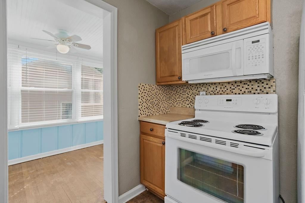 4452 N Chestnut Avenue — photo 9