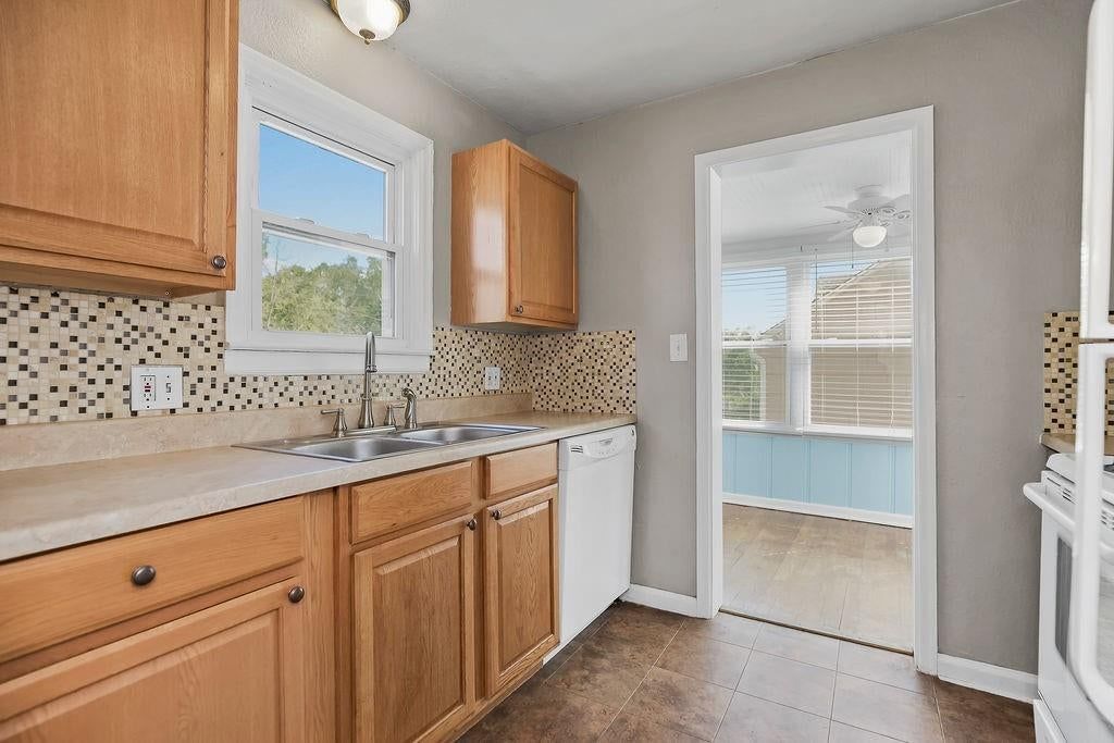 4452 N Chestnut Avenue — photo 10