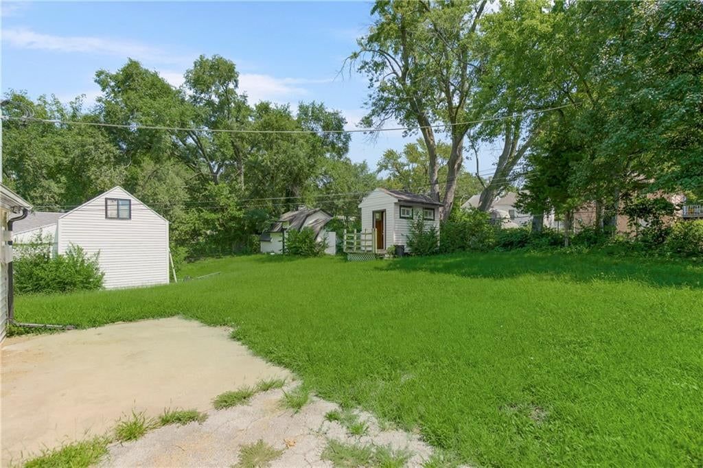 8517 Flora Avenue — photo 11