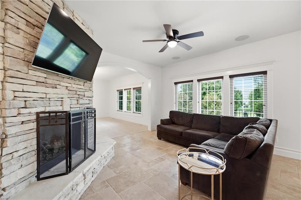 Photo 18 of 89 - 16199 Overbrook Lane, Stilwell, KS 66085