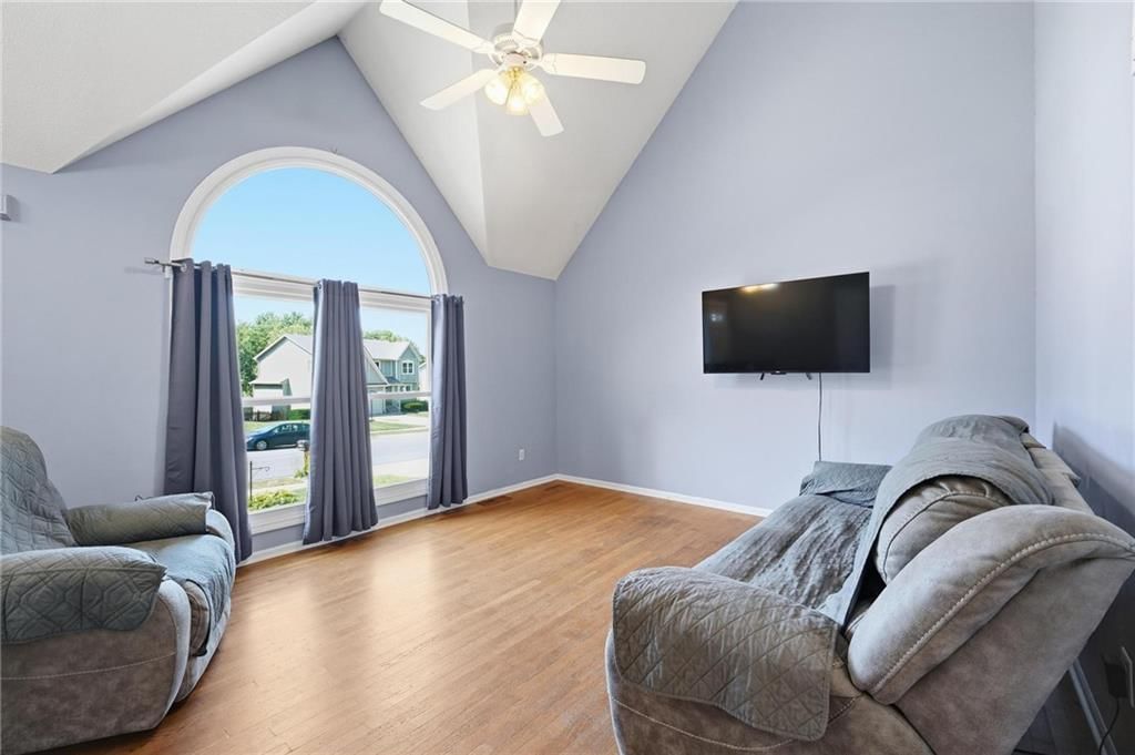 Photo 8 of 46 - 11307 N Jefferson Street, Kansas City, MO 64155