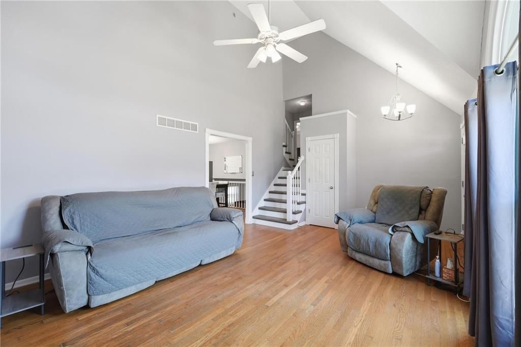 Photo 9 of 46 - 11307 N Jefferson Street, Kansas City, MO 64155