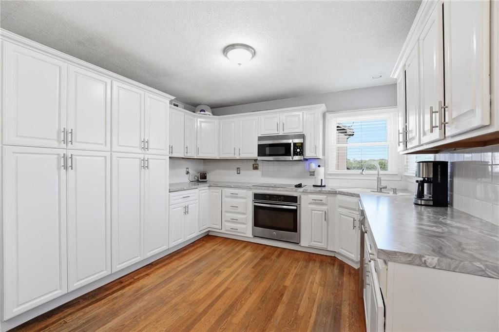 Photo 14 of 46 - 11307 N Jefferson Street, Kansas City, MO 64155