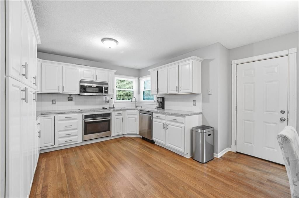 Photo 15 of 46, 11307 N Jefferson Street, Kansas City, MO 64155