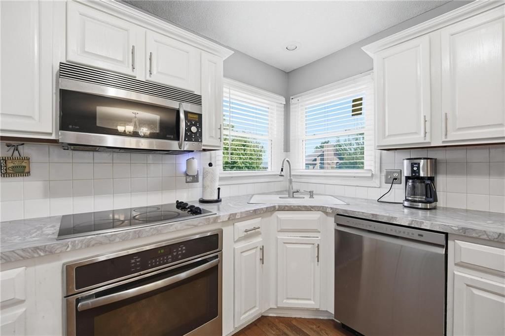 Photo 16 of 46 - 11307 N Jefferson Street, Kansas City, MO 64155
