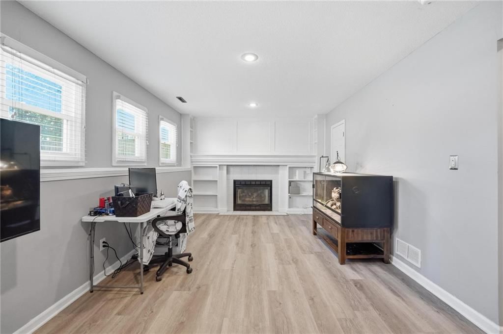 Photo 21 of 46 - 11307 N Jefferson Street, Kansas City, MO 64155