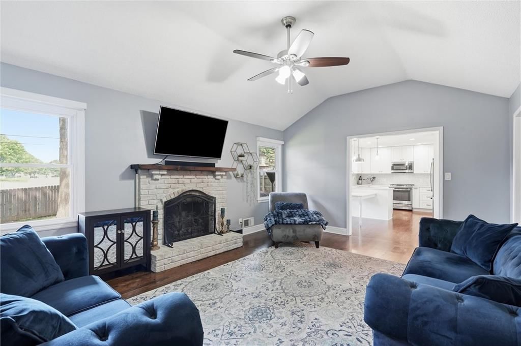 7228 Woodward Street — photo 3