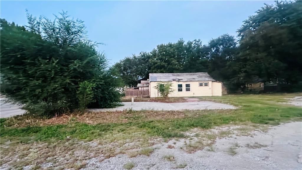 10901 E Truman Road, Independence, MO: listing photo 3