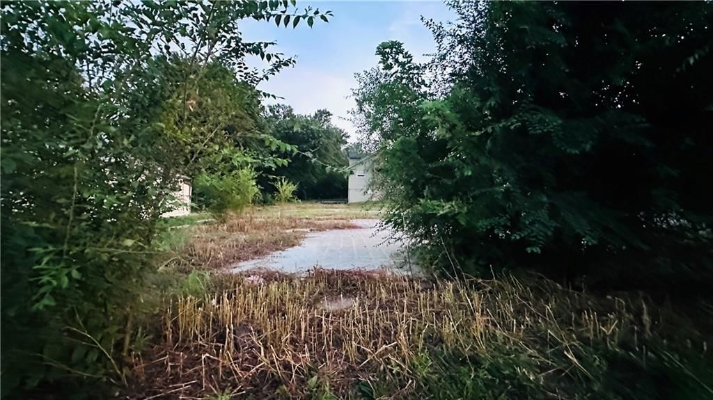 Photo 11 of 13, 10901 E Truman Road, Independence, MO 64052