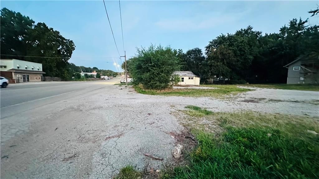 Photo 13 of 13 - 10901 E Truman Road, Independence, MO 64052