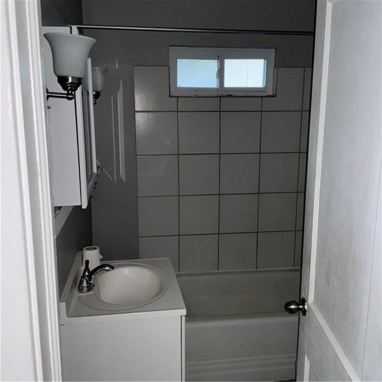 1150 Rowland Avenue — photo 9