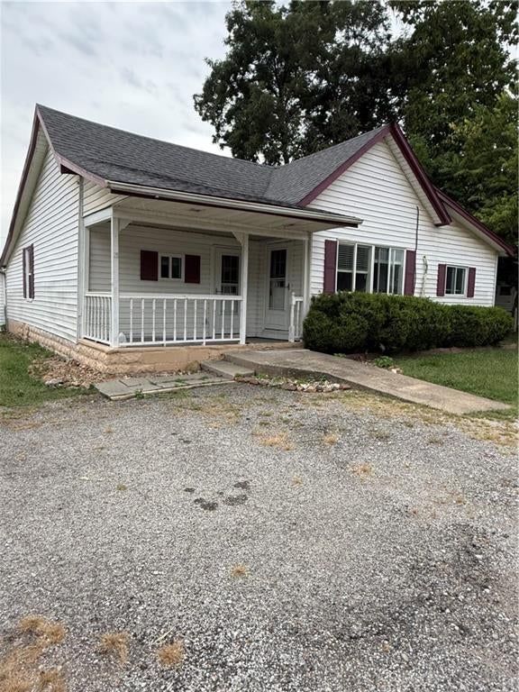 923 E Walnut Street — photo 2