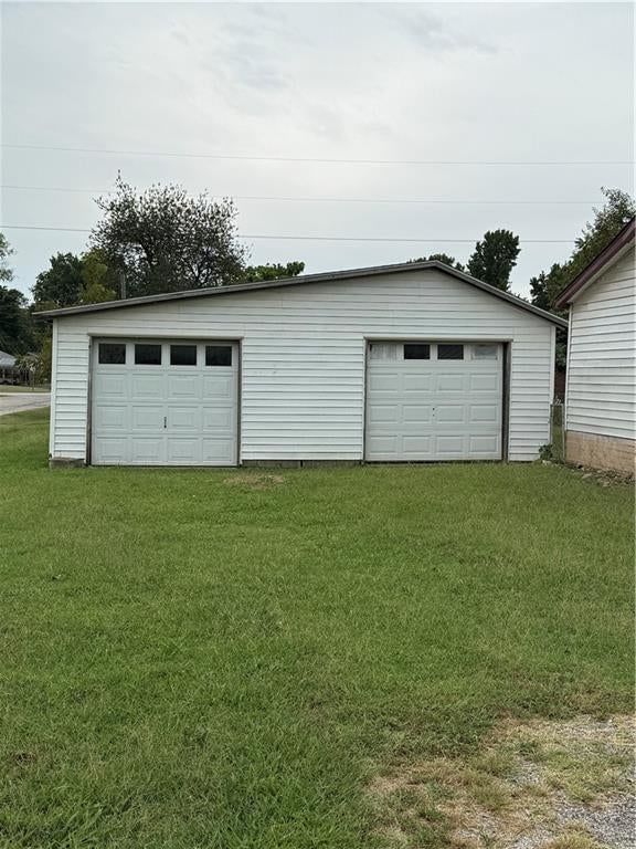 923 E Walnut Street — photo 3