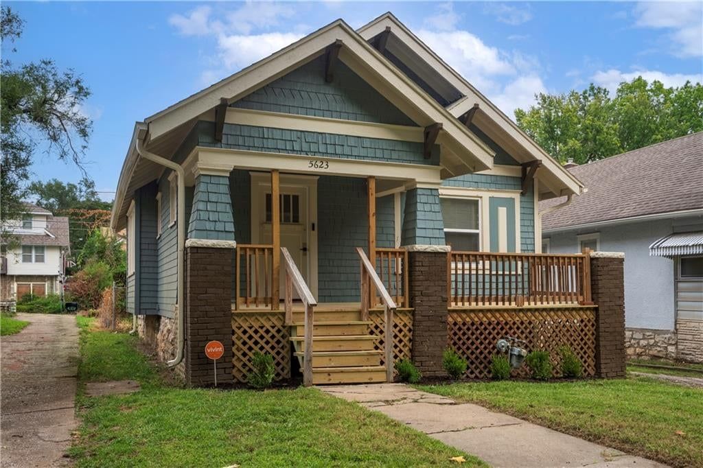 5623 Brooklyn Avenue, Kansas City, MO: listing photo 2