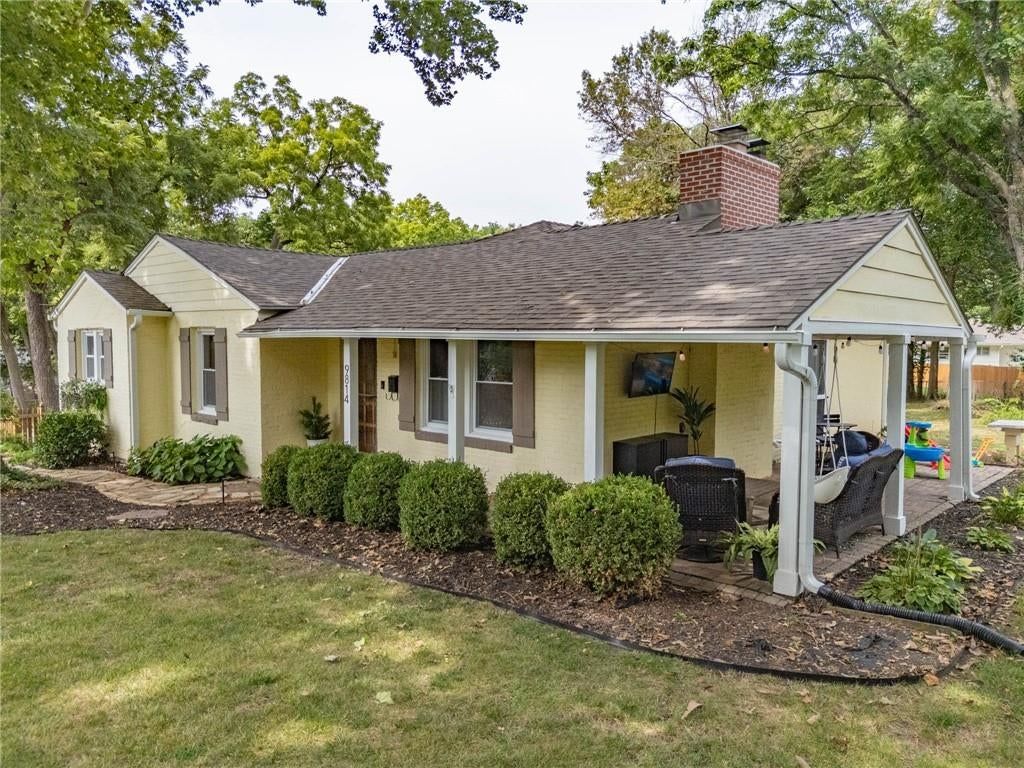 Photo 26 of 37 - 9814 W 57th Street, Merriam, KS 66203