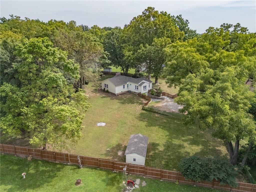 Photo 32 of 37 - 9814 W 57th Street, Merriam, KS 66203