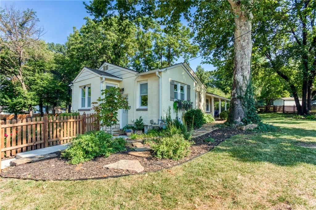 9814 W 57th Street, Merriam, KS: listing photo 2