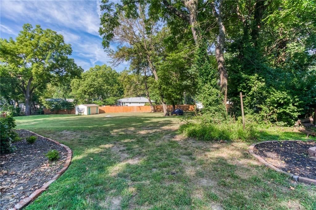 Photo 31 of 37 - 9814 W 57th Street, Merriam, KS 66203