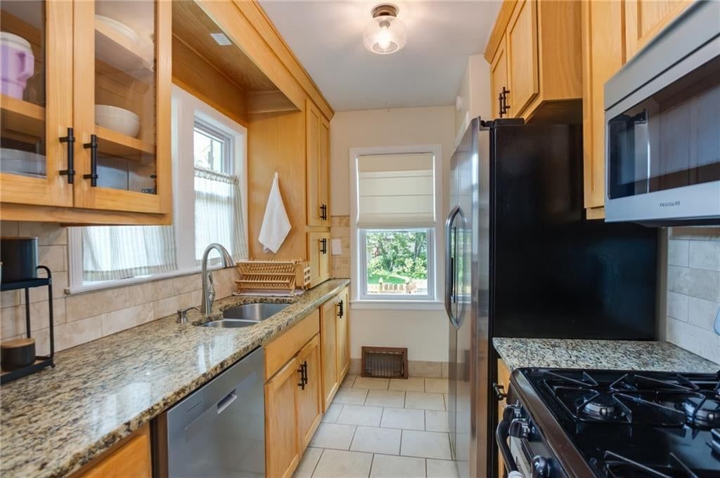 Photo 15 of 37 - 9814 W 57th Street, Merriam, KS 66203